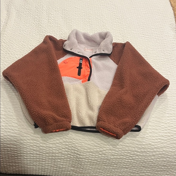 Colorblock Fleece Pullover - Picture 2 of 10